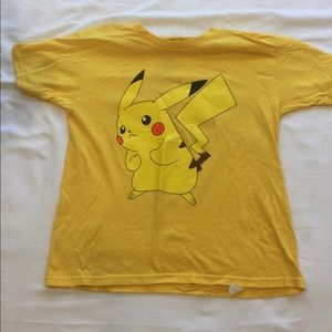 50. t-shirt pokémon size S $7